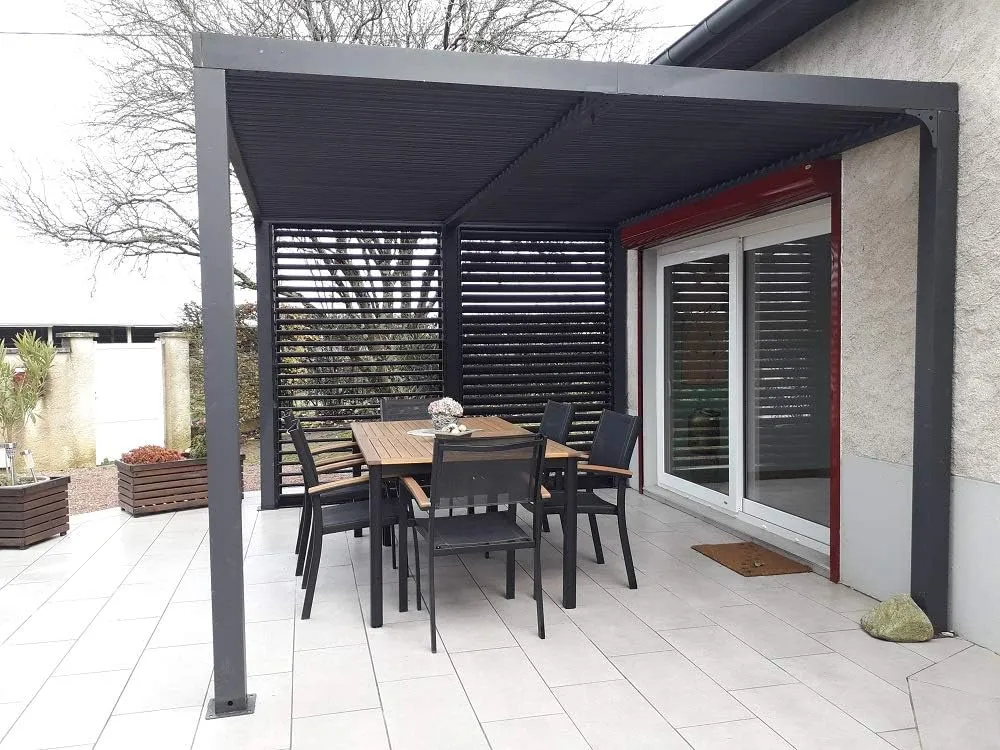 Pergola bioclimatica Foresta gazebo in alluminio, apertura manuale, 360x300 con veneziane su lato da 300. (1)