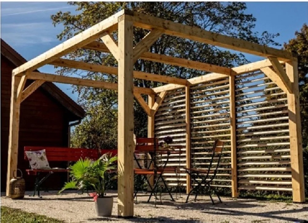 Pergola gazebo Foresta in legno lamellare, parete frangivista con veneziane mobili , dimensioni 339x360X217H